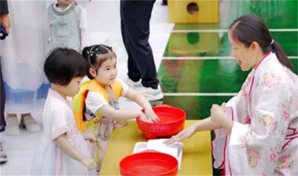 64f742f70af82.png 人33333333333333.png