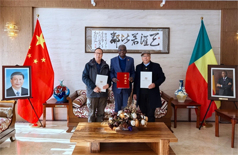 6563354c45163.jpg 的33333333333333截图3人合影_副本_副本.jpg