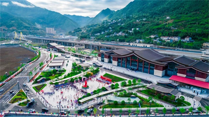 十六化建: 改革为笔，绘就高质量发展新画