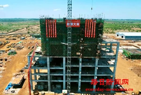 赞比亚最大化肥项目煤气化框架封顶