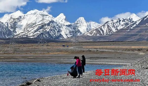 8000余套“暖冬包”春节前送到灾区孩子