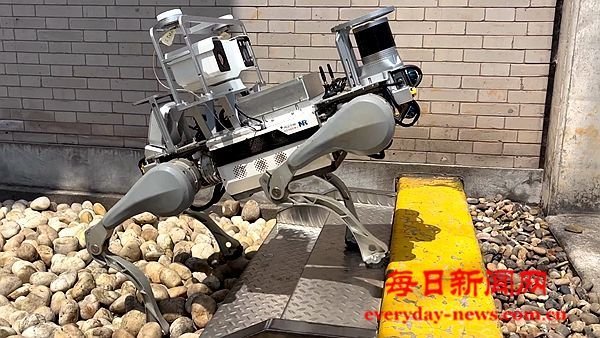 机器人“组队”守护 500 千伏安福变电