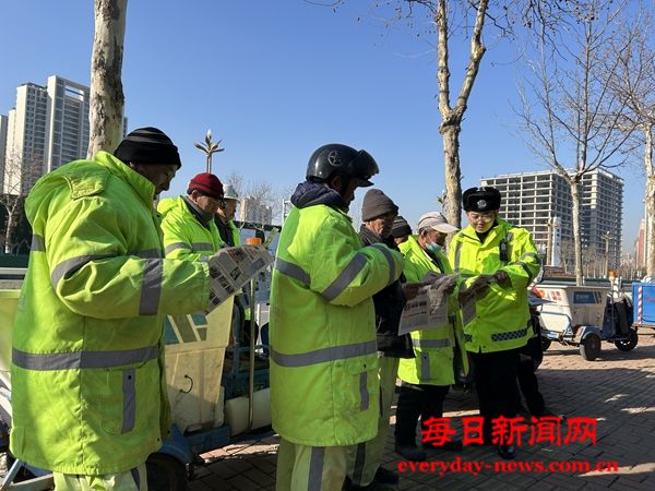 烟台交警第五大队开展“环卫工人安全作业”