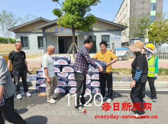 爱心“送清凉”，关爱沁人心