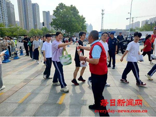 护航青春 助力梦想——烟台市莱山一中高考