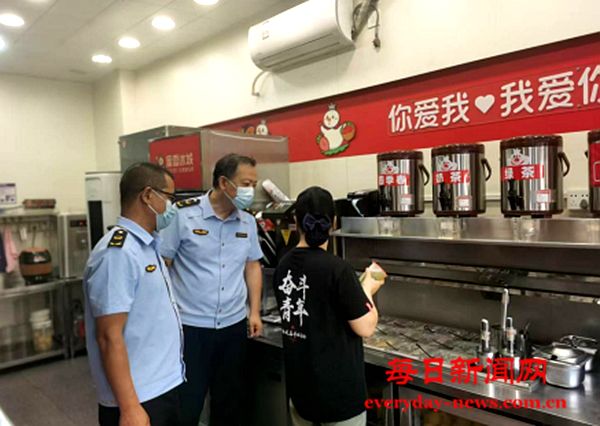 湖北省公安县斗湖堤市场监管所：开展餐饮品