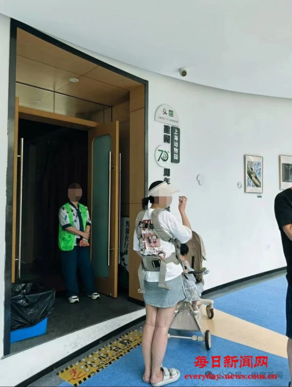 父母给婴儿喂奶竟遭驱赶，上海动物园错在哪