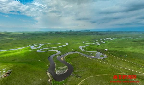 内蒙古呼伦贝尔：雨后草原风光壮丽