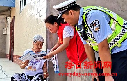 【文明交通】万荣交警持续开展老年人交通安