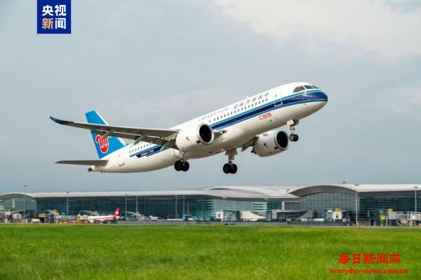 国产大飞机C919入列南航一周年 旅客运