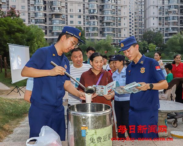 骄阳八月，随州消防进万家