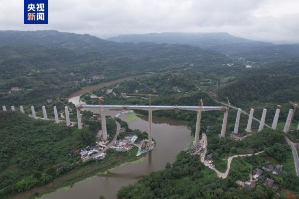 全长1796米 渝万高铁五步河双线特大桥