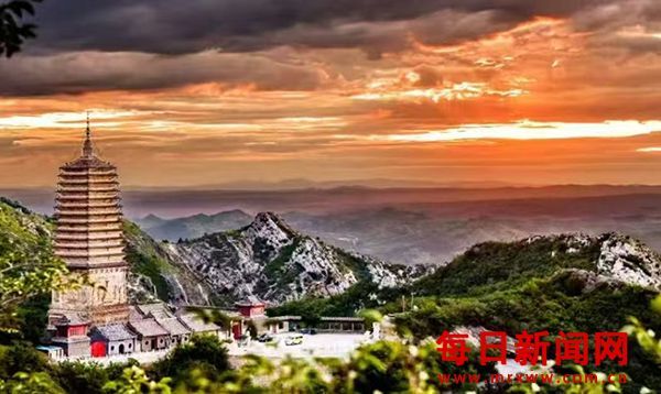 辽宁朝阳市凤凰山瘗窟：东北高僧涅槃圣地，