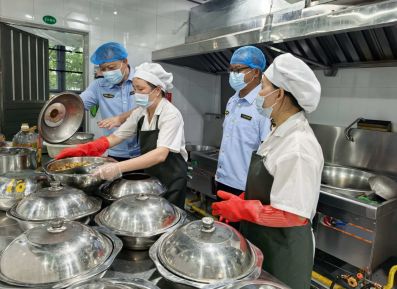 呵护儿童健康 严守食安底线
